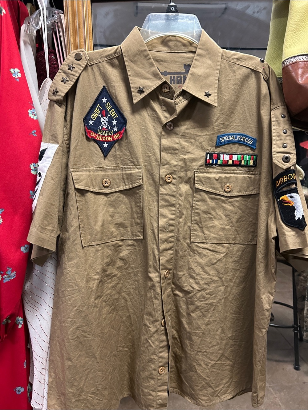 Men's Military-Inspired Short-Sleeve Patch Shirt Jacket - Khaki